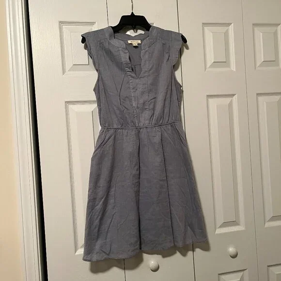 Dress - Picture 1 of 4